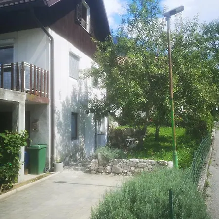 Pod Hrusko Apartma